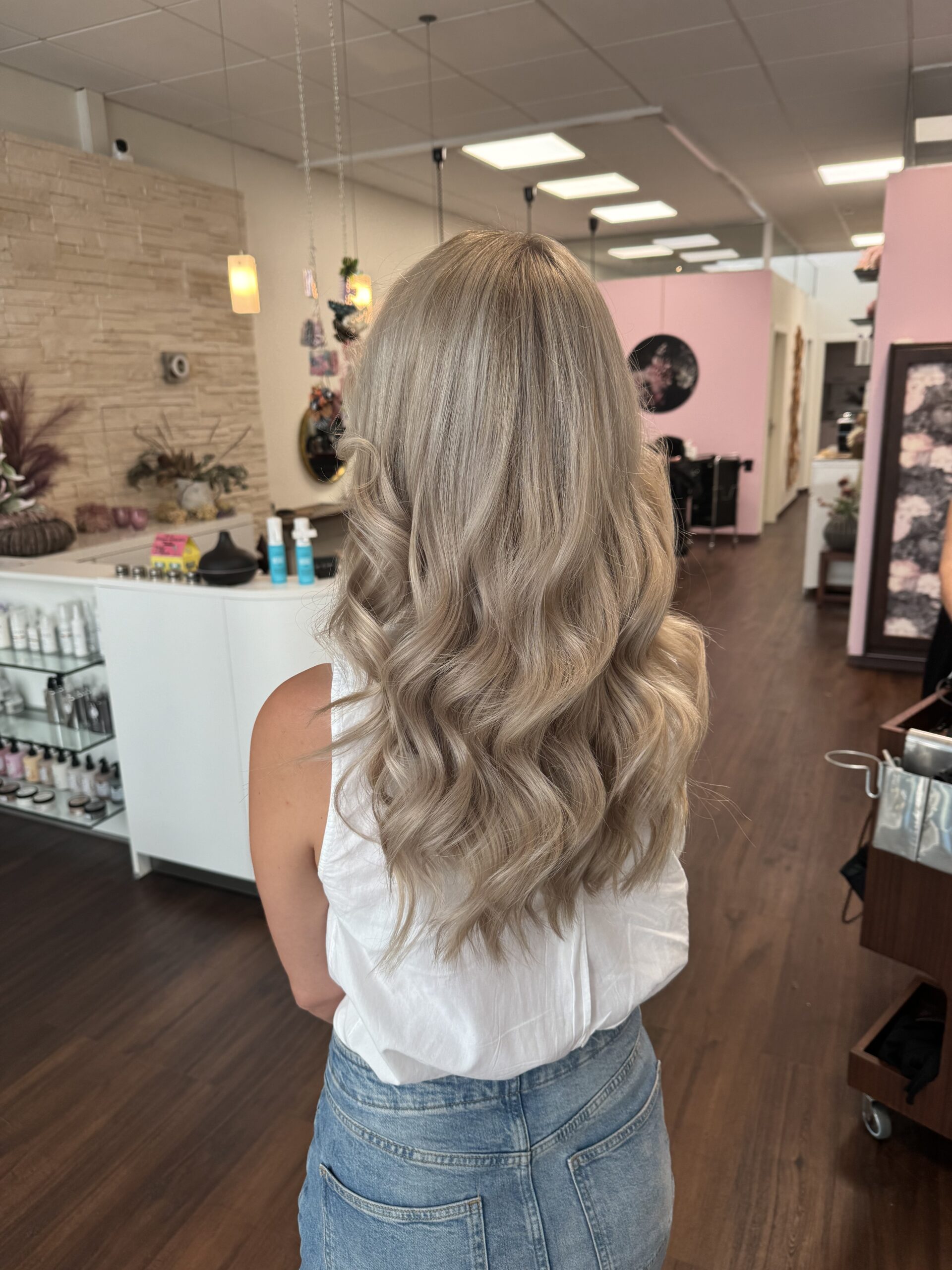 Ankündigungsbild unserer Auszubildenen ab September als Friseurin in Schweinfurt